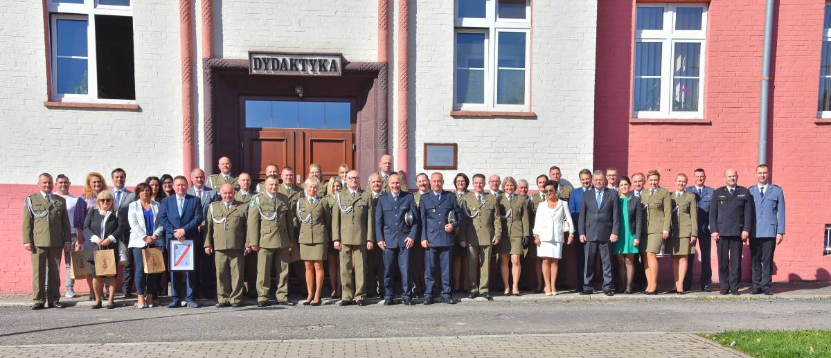 Pamiątkowe zdjęcie uczestników obchodów