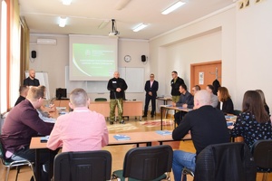 Przywitanie uczestników szkolenia przez p.o. Zastępcy Komendanta ds. dydaktycznych ppłk SG Piotra Piekarskiego