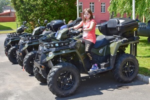 Dziecko na pojeździe typu ATV