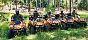 Uczestnicy kursu na pojazdach ATV