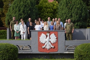 Zdjęcie grupowe uczestników warsztatów na terenie Ośrodka