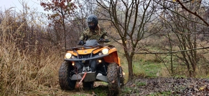 Trening bezpiecznej jazdy pojazdami ATV w różnych warunkach terenowych