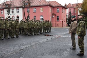 Kolejni absolwenci szkolenia podoficerskiego opuszczają mury OSS SG w Lubaniu