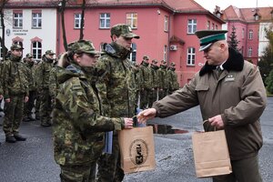 Kolejni absolwenci szkolenia podoficerskiego opuszczają mury OSS SG w Lubaniu