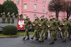 Kolejni absolwenci szkolenia podoficerskiego opuszczają mury OSS SG w Lubaniu