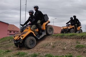 Trening bezpiecznej jazdy pojazdami ATV w różnych warunkach terenowych