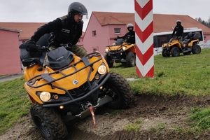Trening bezpiecznej jazdy pojazdami ATV w różnych warunkach terenowych