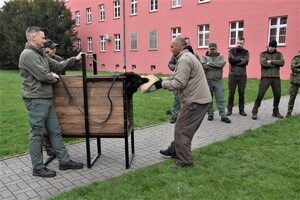 Kurs dla pozorantów z zakresu ćwiczeń obronnych psów