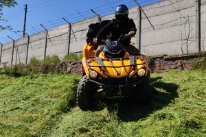Trening bezpiecznej jazdy pojazdami ATV w różnych warunkach terenowych