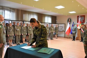 Ślubowanie nowo przyjętych do służby funkcjonariuszy w OSS SG w Lubaniu