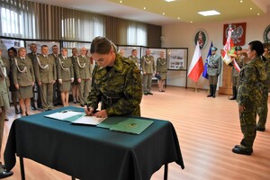 Ślubowanie nowo przyjętych do służby funkcjonariuszy w OSS SG w Lubaniu