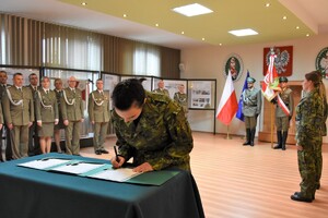 Ślubowanie nowo przyjętych do służby funkcjonariuszy w OSS SG w Lubaniu