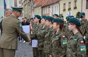 Uroczyste ślubowanie uczniów klas pierwszych o profilu graniczno-obronnym z Zespołu Szkół w Lubomierzu
