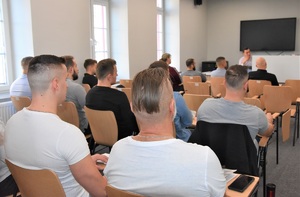 Kurs doskonalący nt. „Przeprowadzanie doprowadzeń cudzoziemców drogą lotniczą – poziom I”