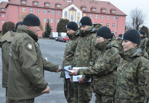 Kolejni absolwenci szkolenia podoficerskiego opuszczają mury OSS SG w Lubaniu