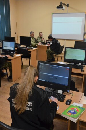 Kolejni absolwenci szkolenia podoficerskiego opuszczają mury OSS SG w Lubaniu