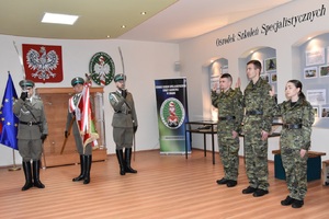 Ślubowanie nowo przyjętych do służby funkcjonariuszy w OSS SG w Lubaniu