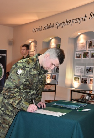 Ślubowanie nowo przyjętych do służby funkcjonariuszy w OSS SG w Lubaniu