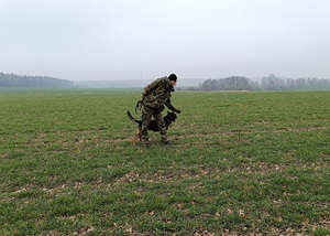 Przewodnicy psów tropiąco-patrolowych oraz psów tropiących szkolili się w OSS SG w Lubaniu