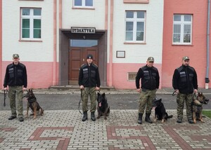 Przewodnicy psów tropiąco-patrolowych oraz psów tropiących szkolili się w OSS SG w Lubaniu