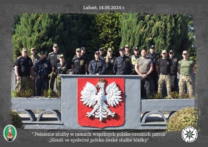 Zdjęcie grupowe funkcjonariuszy SG oraz Policji Czeskiej biorących udział w szkoleniu znajdujących się na trybunie w dniu 14.05.2024 r.