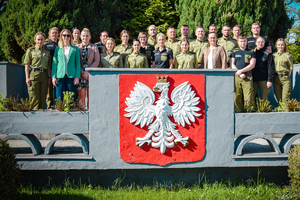 Zdjęcie grupowe uczestników szkolenia na trybunie Ośrodka