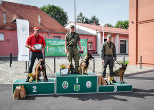 Zwycięzcy w kategorii bieg z przeszkodami