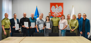 Zdjęcie grupowe uczestników szkolenia z wykładowcami i Zastępcą Komendanta Ośrodka Szkoleń Specjalistycznych płk SG Tomaszem Różańskim Zdjęcie grupowe uczestników szkolenia z wykładowcami i Zastępcą Komendanta Ośrodka Szkoleń Specjalistycznych płk SG Tomaszem Różańskim