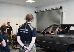 Funkcjonariusze SG w trakcie zajęć z udzielania pierwszej pomocy
