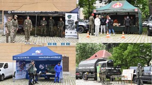Uczestnicy pikniku prezentują swoje stoiska.