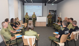 Grupa funkcjonariuszy SG w sali wykładowej podczas szkolenia Grupa funkcjonariuszy SG w sali wykładowej podczas szkolenia