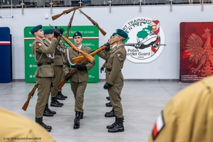Finał II Ogólnopolskiego Przeglądu Musztry Klas Mundurowych w OSS SG w Lubaniu dobiegł końca Finał II Ogólnopolskiego Przeglądu Musztry Klas Mundurowych w OSS SG w Lubaniu dobiegł końca