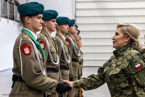 Finał II Ogólnopolskiego Przeglądu Musztry Klas Mundurowych w OSS SG w Lubaniu dobiegł końca Finał II Ogólnopolskiego Przeglądu Musztry Klas Mundurowych w OSS SG w Lubaniu dobiegł końca