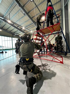 Uczestnicy kursu podczas zajęć praktycznych