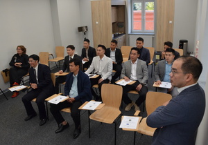 Warsztaty nt. „Zapewnienie bezpieczeństwa na pokładzie statku powietrznego z uwzględnieniem pierwszej pomocy” Warsztaty nt. „Zapewnienie bezpieczeństwa na pokładzie statku powietrznego z uwzględnieniem pierwszej pomocy”