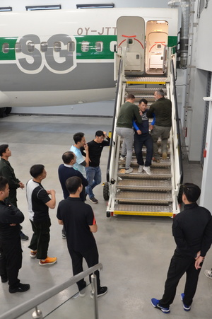 Warsztaty nt. „Zapewnienie bezpieczeństwa na pokładzie statku powietrznego z uwzględnieniem pierwszej pomocy” Warsztaty nt. „Zapewnienie bezpieczeństwa na pokładzie statku powietrznego z uwzględnieniem pierwszej pomocy”