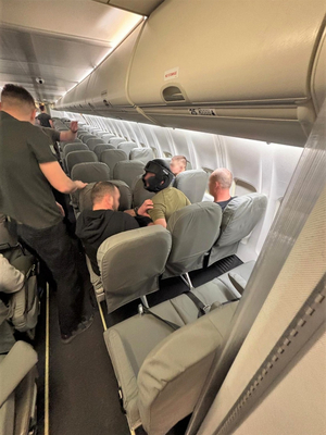 Przeprowadzanie doprowadzeń cudzoziemców drogą lotniczą - poziom I