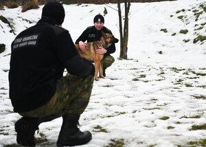 Rozpoczęcie szkolenia specjalistycznego z zakresu kynologii służbowej przewodników psów tropiąco - patrolowych Rozpoczęcie szkolenia specjalistycznego z zakresu kynologii służbowej przewodników psów tropiąco - patrolowych