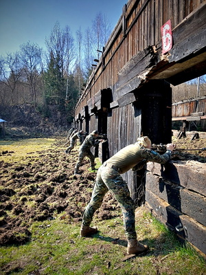 Technika i taktyka działania Zespołów Bojowych Obserwacyjno-Strzeleckich Technika i taktyka działania Zespołów Bojowych Obserwacyjno-Strzeleckich