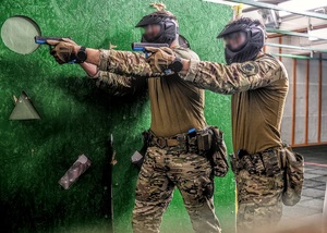 Posługiwanie się bronią palną w trakcie wykonywania zadań służbowych Posługiwanie się bronią palną w trakcie wykonywania zadań służbowych