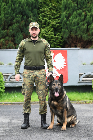 Zakończenie kursu doskonaląco – atestacyjnego przewodników psów tropiąco – patrolowych oraz patrolowo – obronnych. Zakończenie kursu doskonaląco – atestacyjnego przewodników psów tropiąco – patrolowych oraz patrolowo – obronnych.