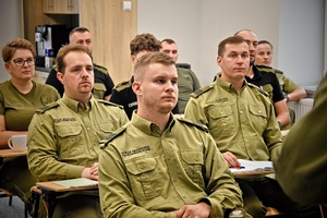 Kurs doskonalący nt. „Czynności sprawdzające wobec cudzoziemców przeprowadzane przez funkcjonariuszy SG jako element przeciwdziałania nielegalnej migracji” Kurs doskonalący nt. „Czynności sprawdzające wobec cudzoziemców przeprowadzane przez funkcjonariuszy SG jako element przeciwdziałania nielegalnej migracji”