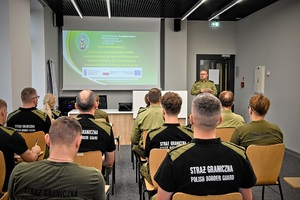 Kurs doskonalący nt. „Czynności sprawdzające wobec cudzoziemców przeprowadzane przez funkcjonariuszy SG jako element przeciwdziałania nielegalnej migracji” Kurs doskonalący nt. „Czynności sprawdzające wobec cudzoziemców przeprowadzane przez funkcjonariuszy SG jako element przeciwdziałania nielegalnej migracji”