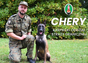 FUNKCJONARIUSZ KARPACKIEGO ODDZIAŁU SG Z PSEM CHERY 
