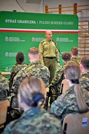 Ponad 220 nowych funkcjonariuszy SG rozpoczyna szkolenie podstawowe w OSS SG w Lubaniu Ponad 220 nowych funkcjonariuszy SG rozpoczyna szkolenie podstawowe w OSS SG w Lubaniu