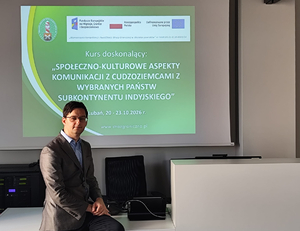 Kultura, Kontekst, Komunikacja. Społeczno – kulturowy kod komunikacji z cudzoziemcami Subkontynentu Indyjskiego Kultura, Kontekst, Komunikacja. Społeczno – kulturowy kod komunikacji z cudzoziemcami Subkontynentu Indyjskiego
